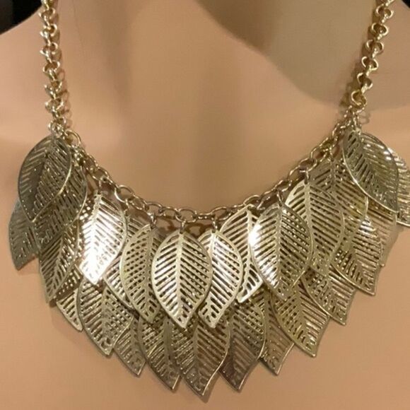 Leaf Statement Necklace - Picture 3 of 3